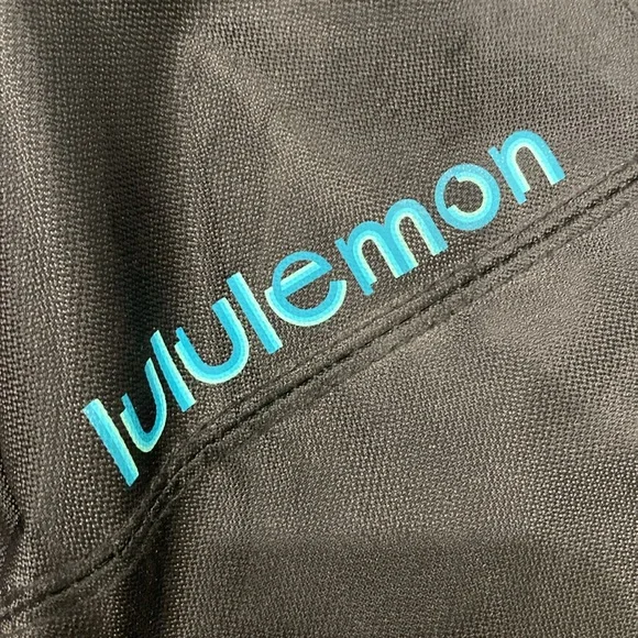 Lululemon Sling Bag - RARE - Picture 4 of 5